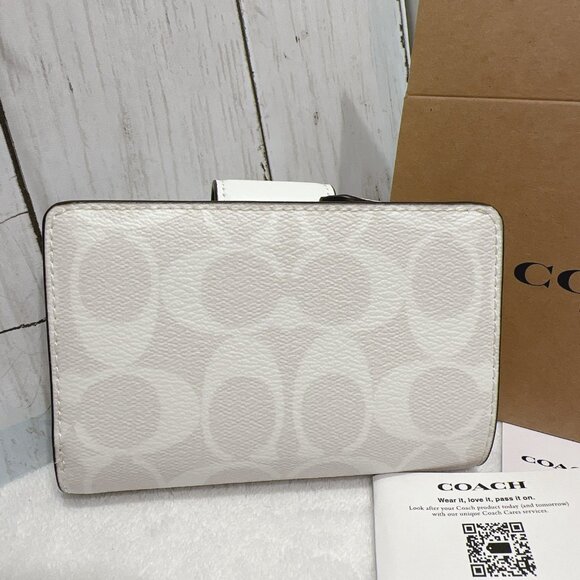 NWT! 【COACH】Medium Corner Zip Wallet In Signature Canvas - Picture 2 of 3